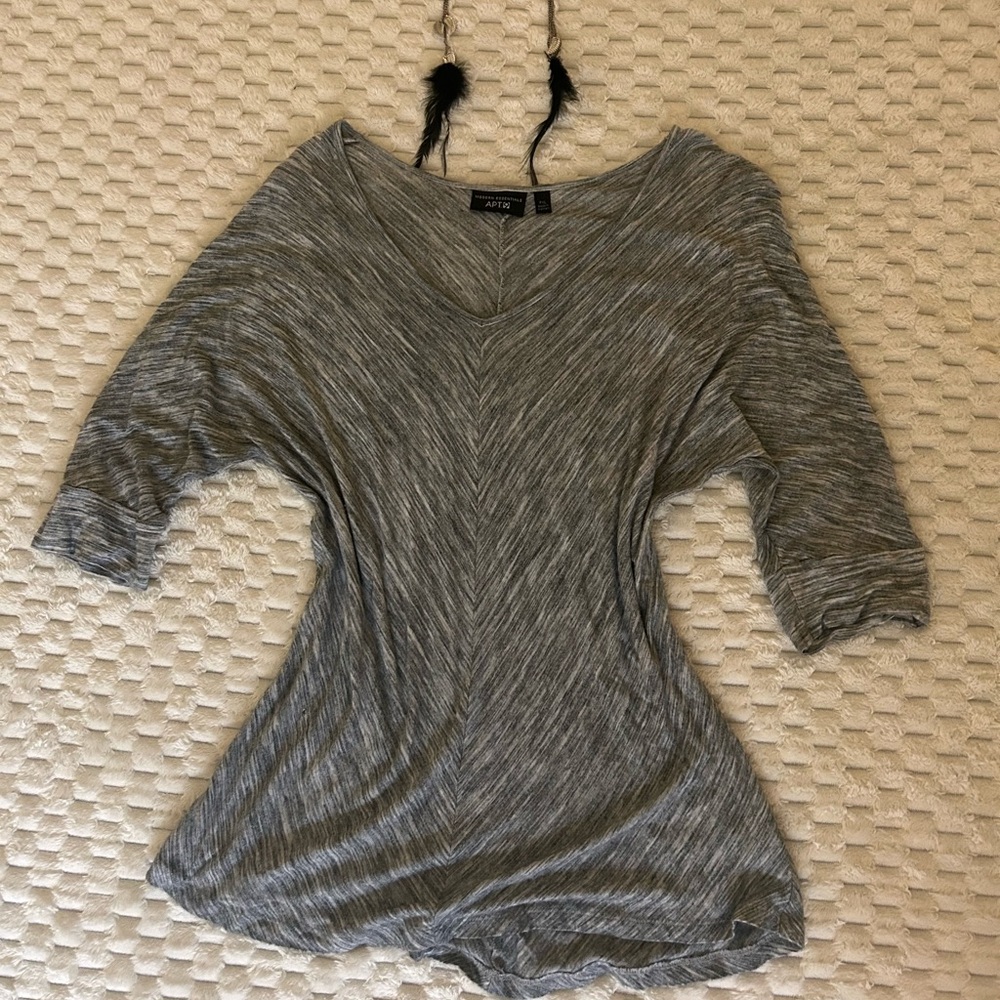 Grey and black V-neck top earrings come with it #greytop